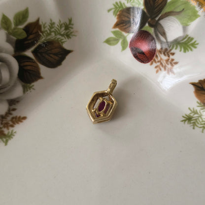 Vintage 14k gouden hangertje diamant en robijn