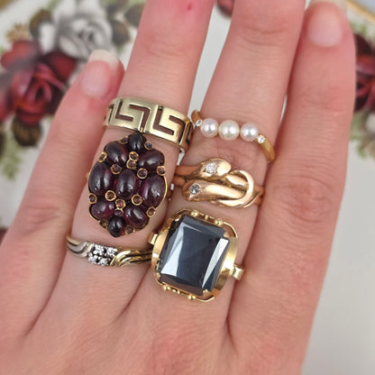 Vintage 14k gold meander ring