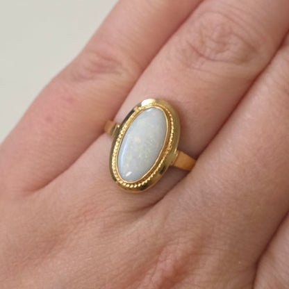 Vintage 14k gouden ring met witte opaal