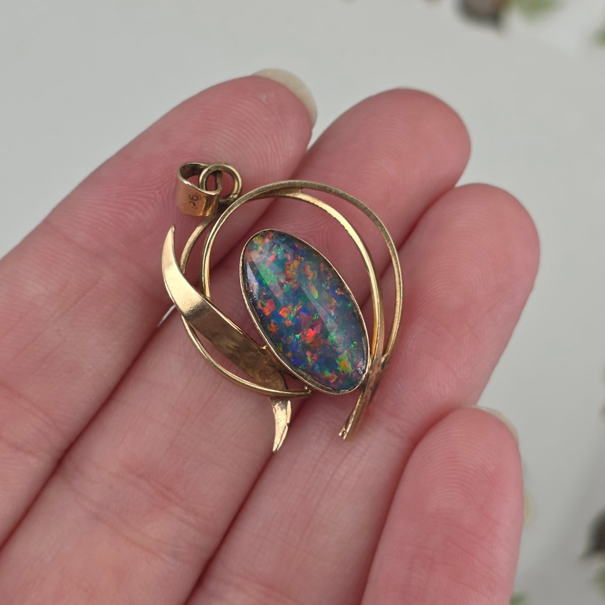 Vintage 9k hanger met opaal