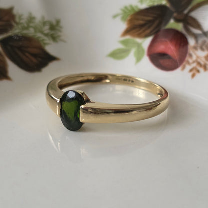 Vintage 9k ring with green tourmaline