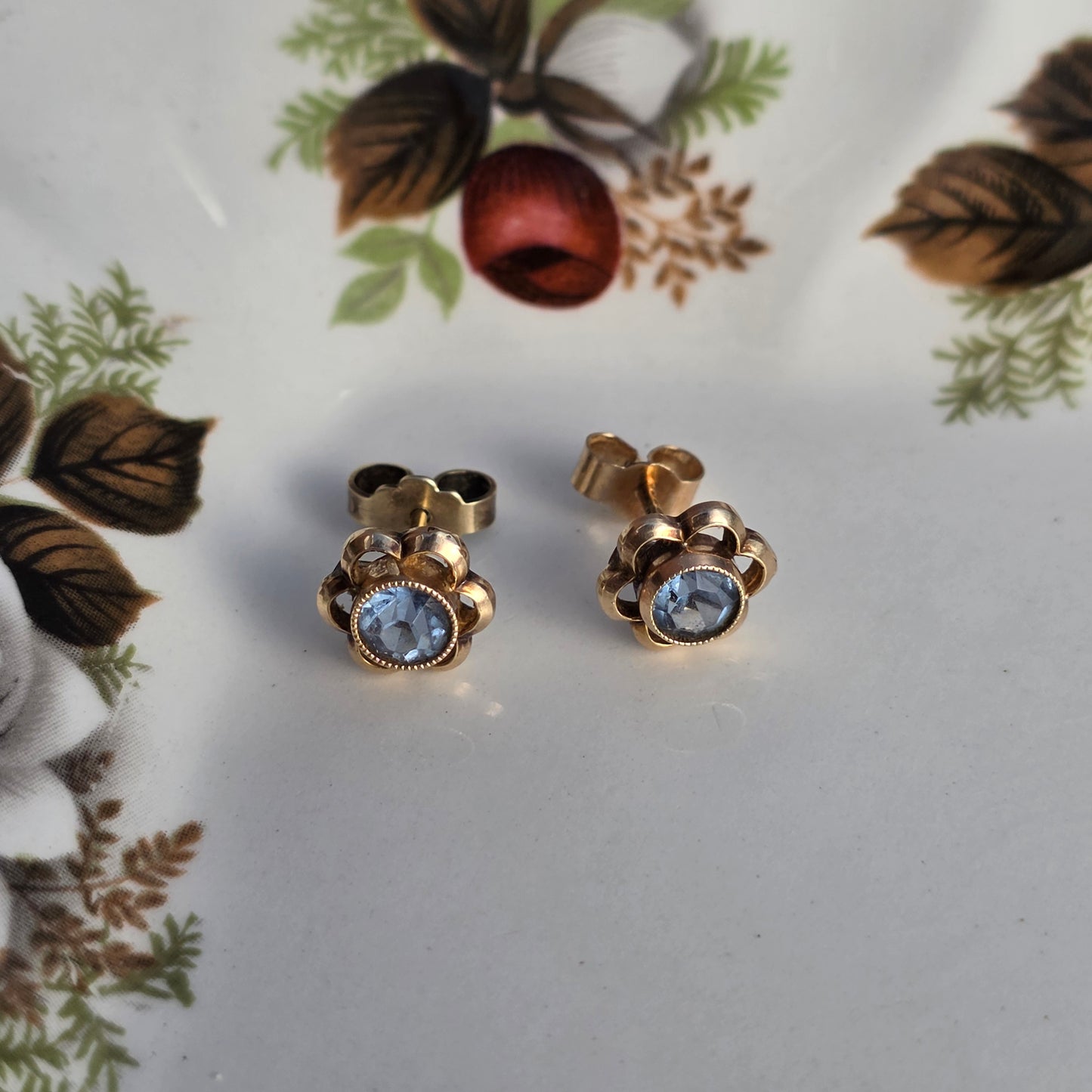 Vintage 9k oorstekers blauwe steen
