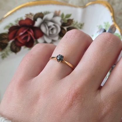 Vintage 18k gold hematite ring