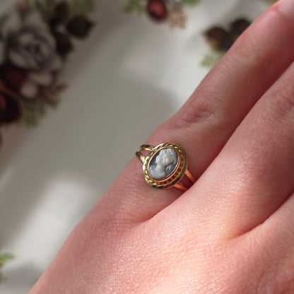 Vintage 18k ring met blauwe camee
