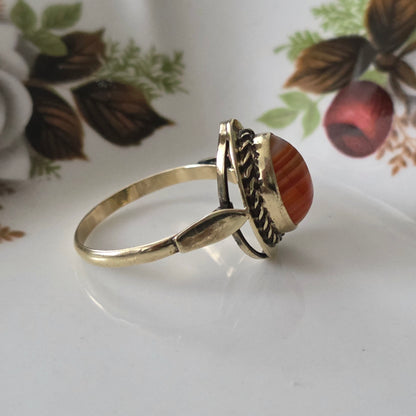 Vintage 8k ring with banded agate