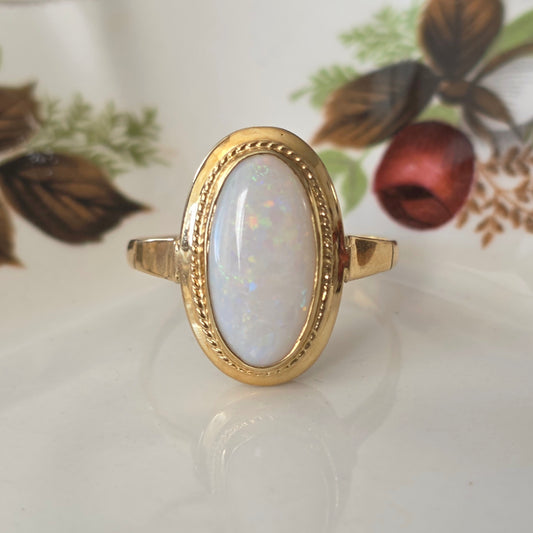 Vintage 14k gouden ring met witte opaal