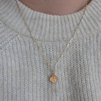 Vintage 18k gold daisy flower pendant
