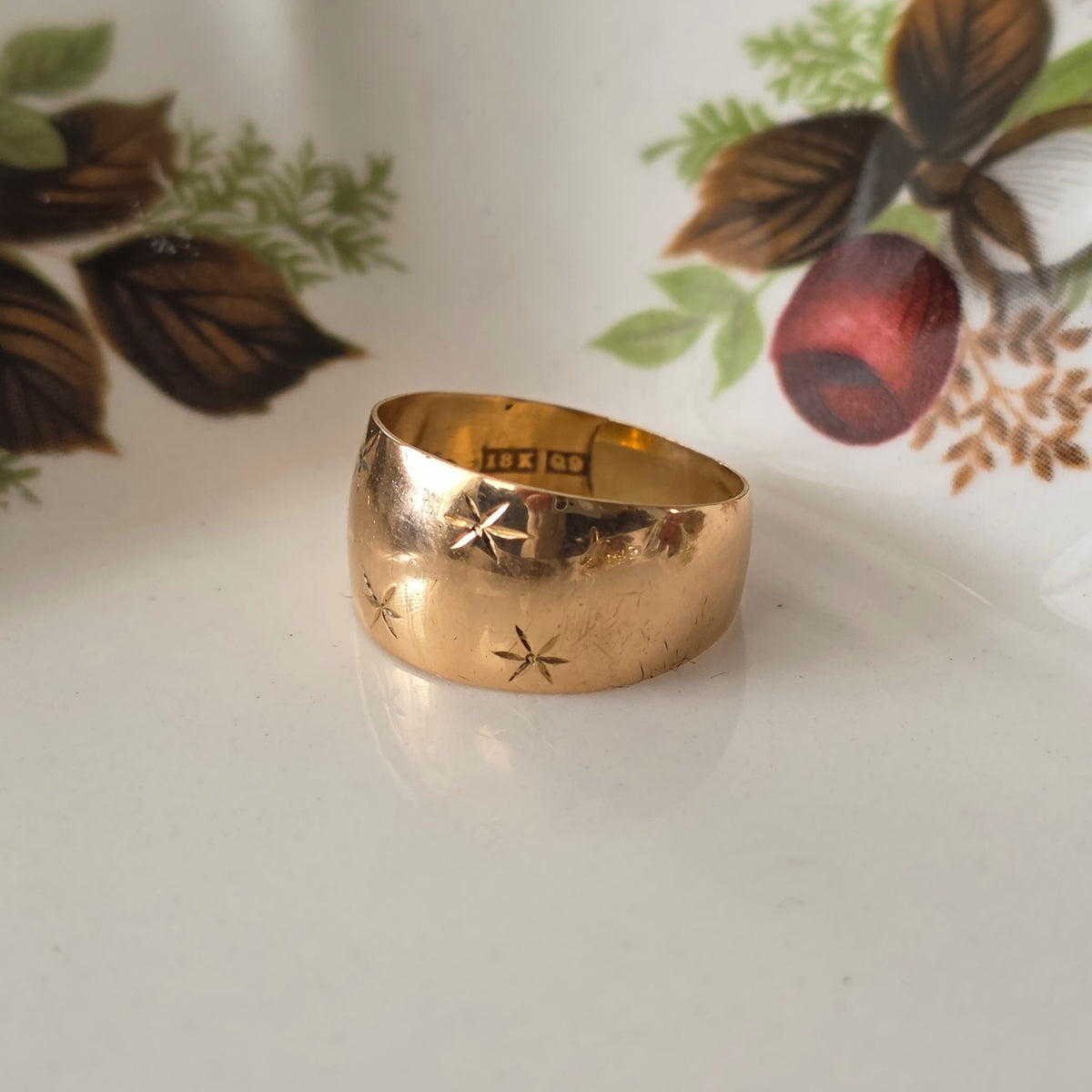 Vintage 18k gold pinky ring with stars