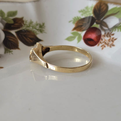 Vintage 14k gold ring with 0.01ct diamond