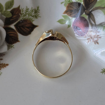 Vintage 14k gold ring with 0.01ct diamond