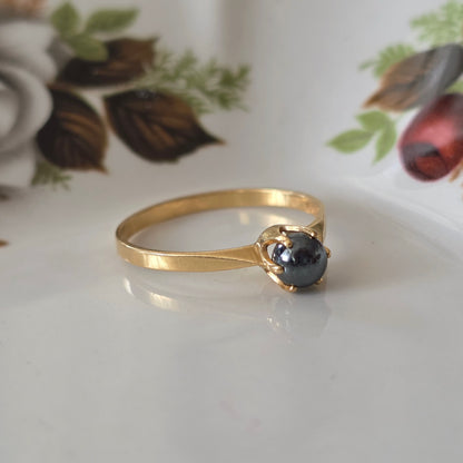 Vintage 18k gold hematite ring