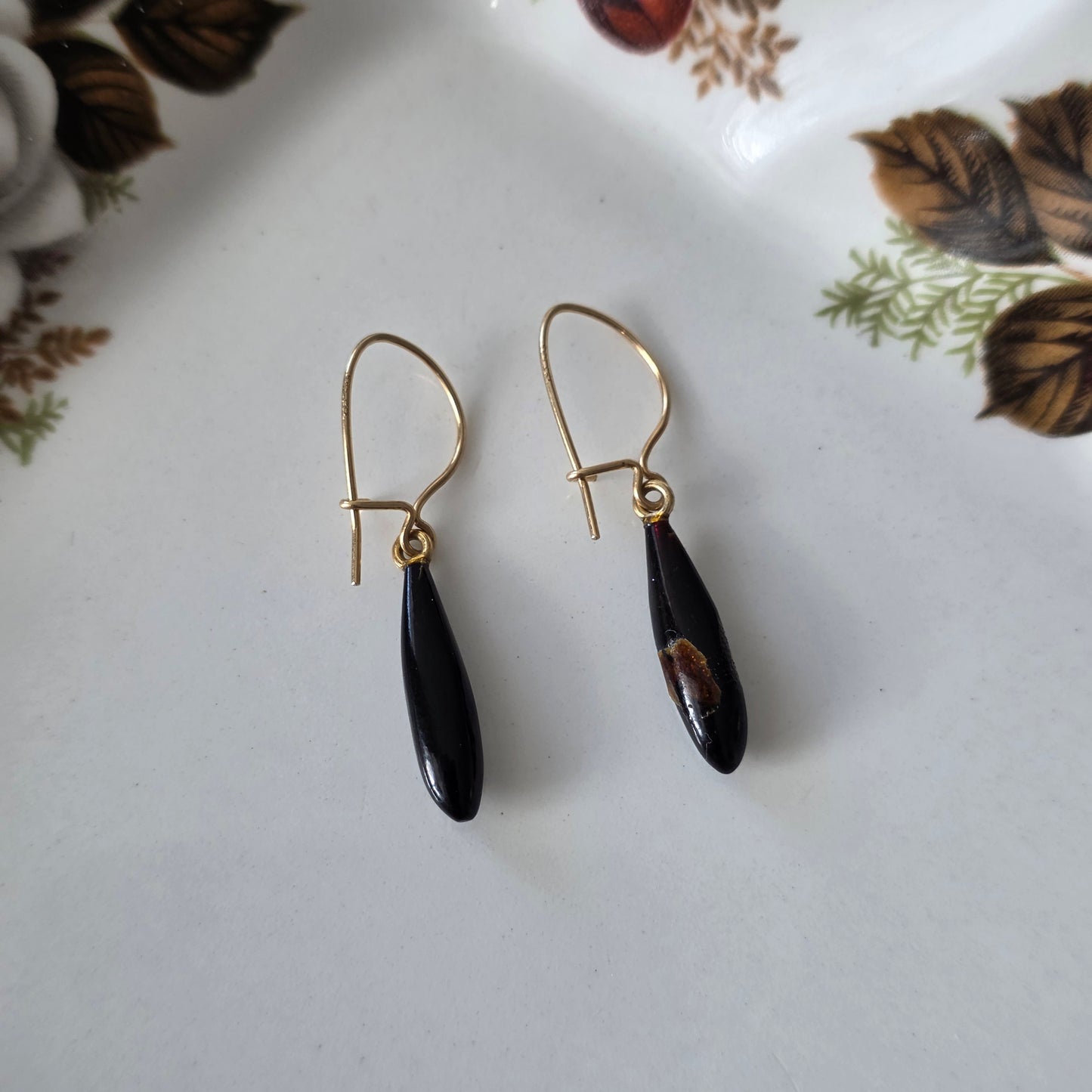 Antieke 14k gouden oorhangers zwarte steen (git)