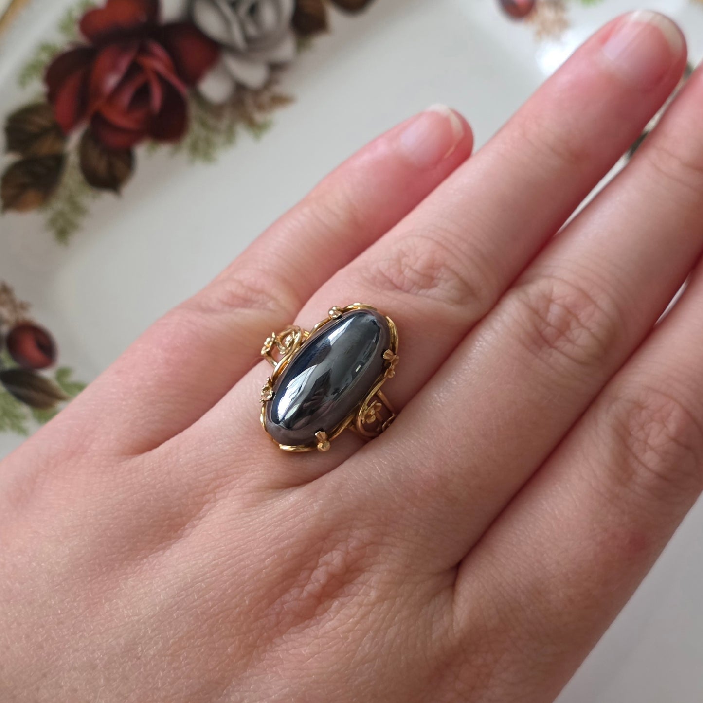 Vintage 14k gouden ring met hematiet en bloemen