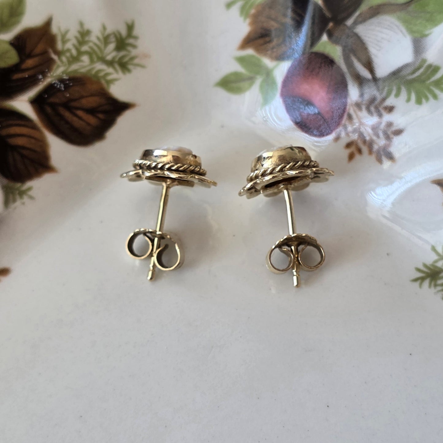 Vintage 14k gouden oorstekers camee