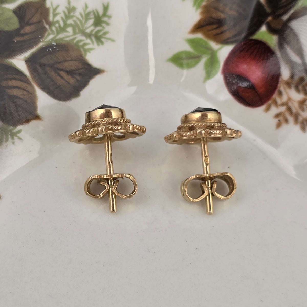 Vintage 14k gouden oorstekers granaat bloem