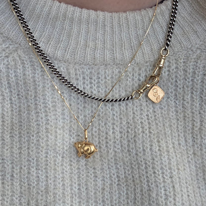 Vintage 18k gold daisy flower pendant
