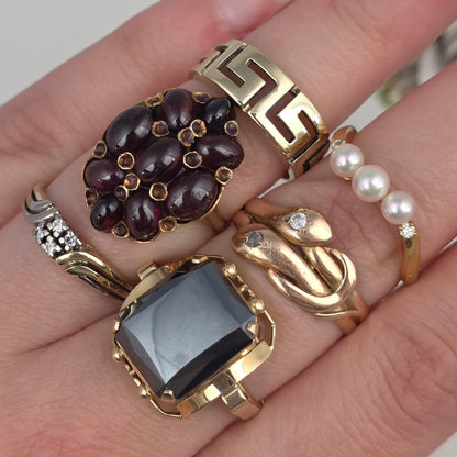 Vintage 14k gold meander ring