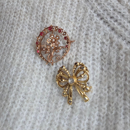 Antieke 14k gouden strik broche met roosdiamanten