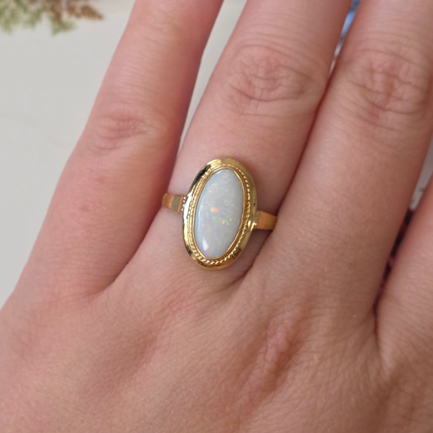 Vintage 14k gouden ring met witte opaal
