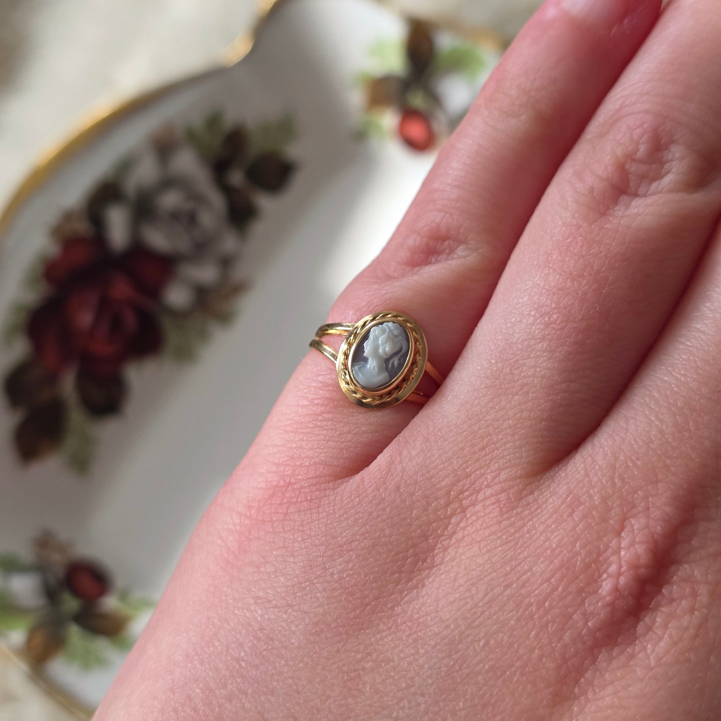 Vintage 18k ring met blauwe camee