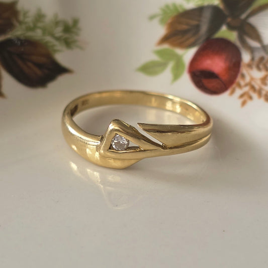 Vintage 14k gouden ring asymmetrisch met diamant 0.06ct