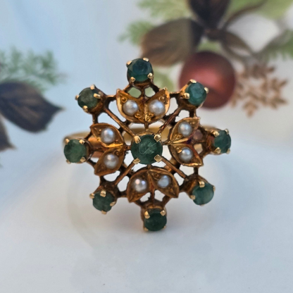 Antieke 21.6k gouden ring met smaragd en zaadparel