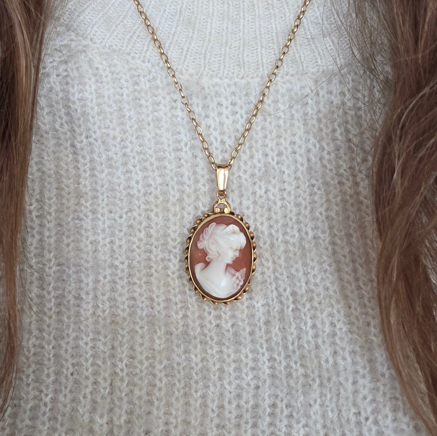 Vintage 14k gold cameo pendant