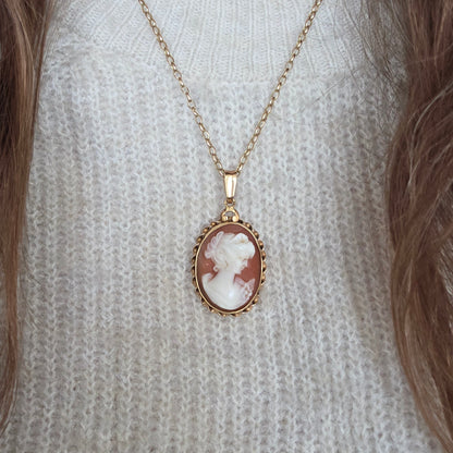 Vintage 14k gold cameo pendant