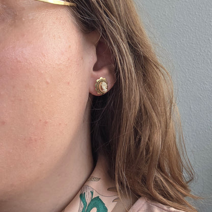 Vintage 14k gouden oorstekers camee