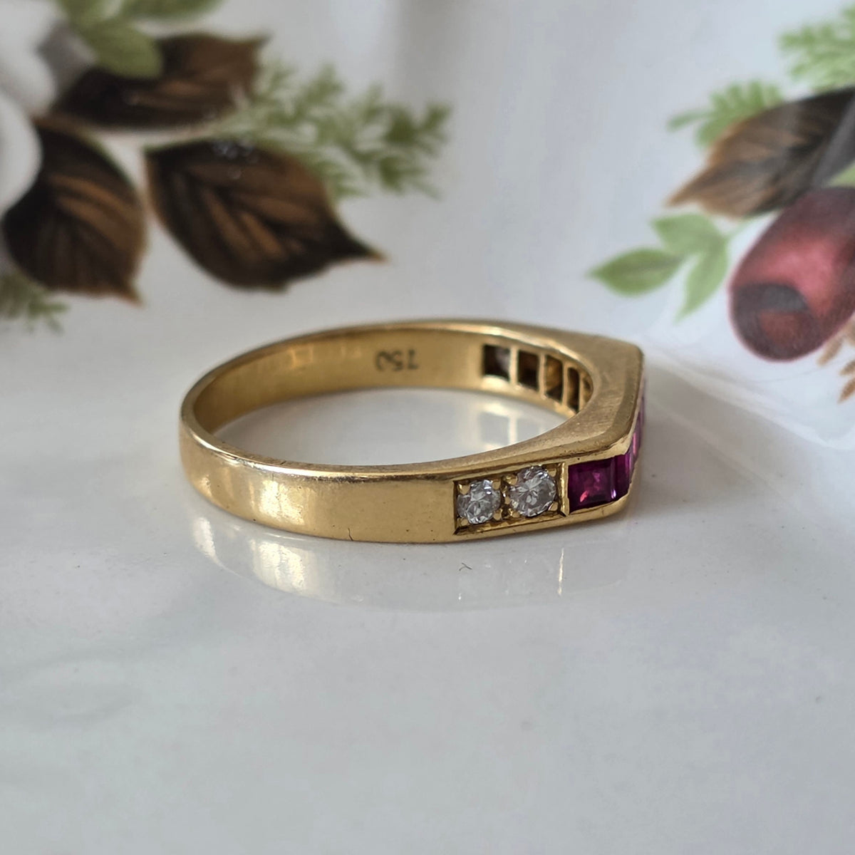 Vintage 18k gouden ring met robijn en diamant
