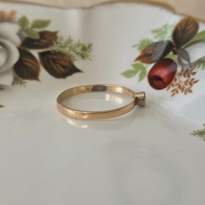 Vintage 14k gold ring with 0.05ct diamond