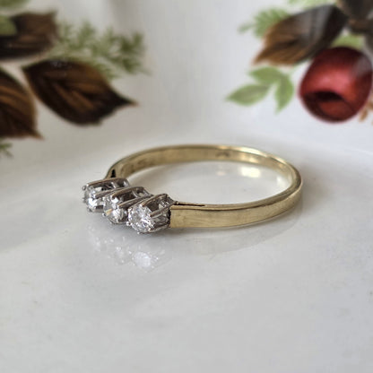 Vintage 14k gold ring with 3 diamonds 0.15 ct