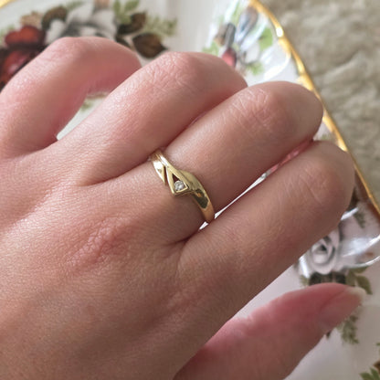 Vintage 14k gold ring asymmetrical with diamond 0.06ct