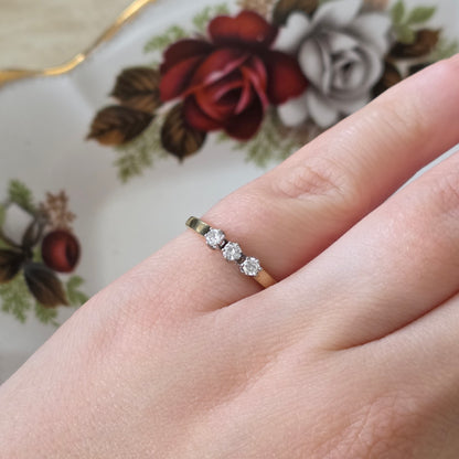 Vintage 14k gold ring with 3 diamonds 0.15 ct