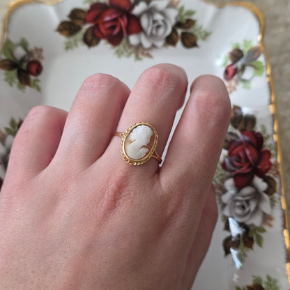 Vintage 18k gold cameo ring