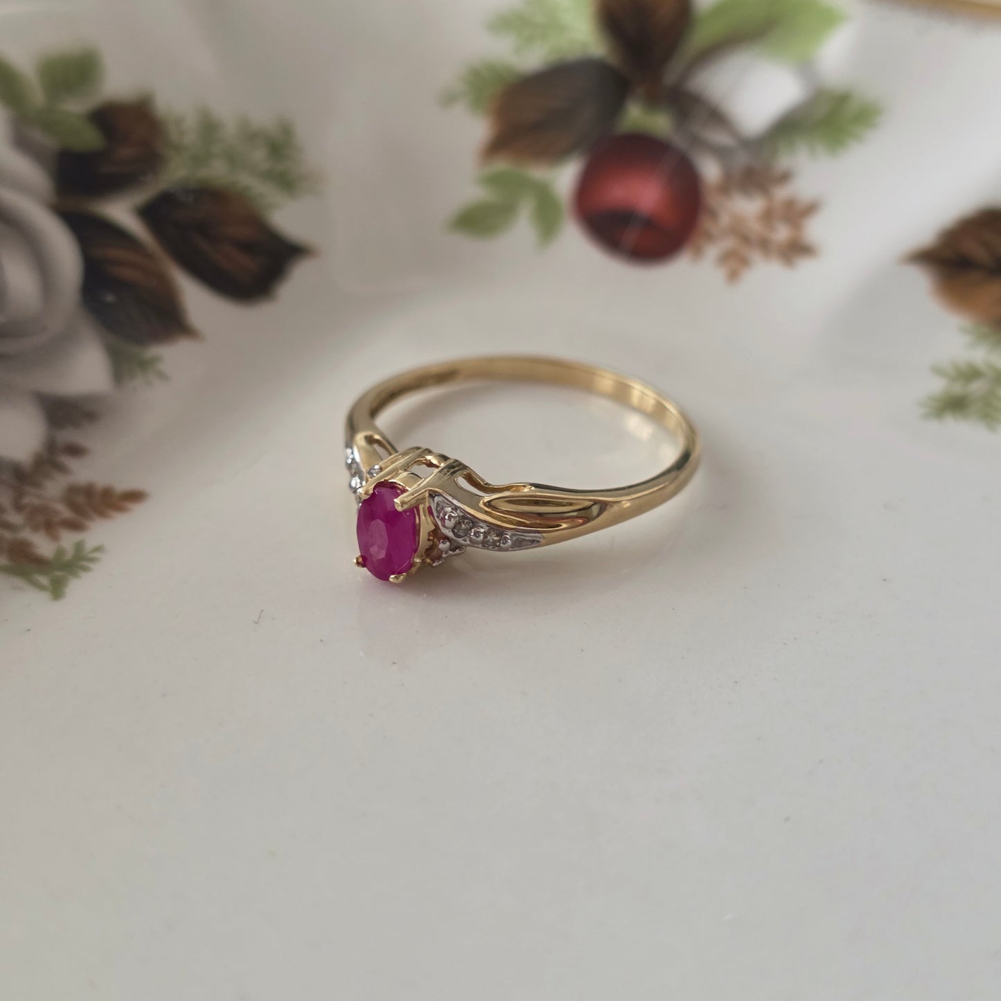 Vintage 10k ring met diamant en robijn