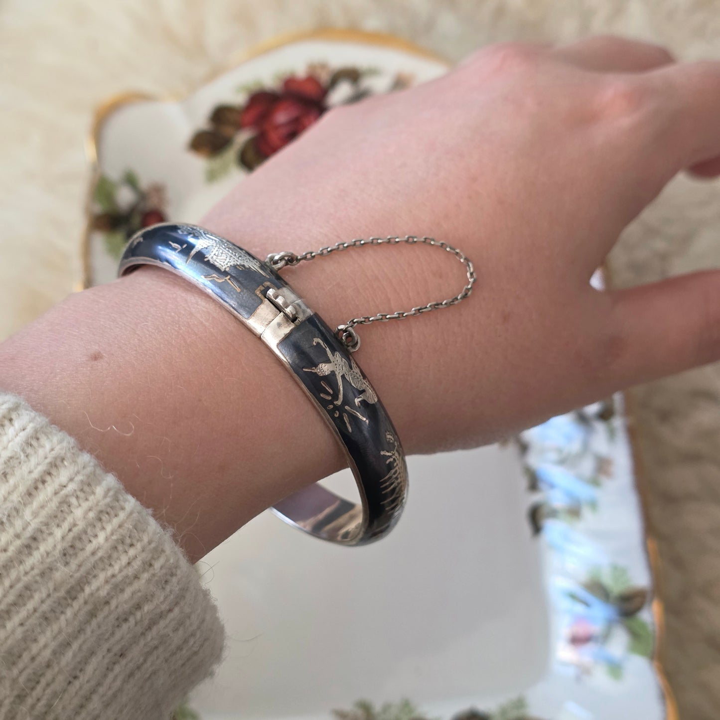 Vintage silver bangle black enamel Thai