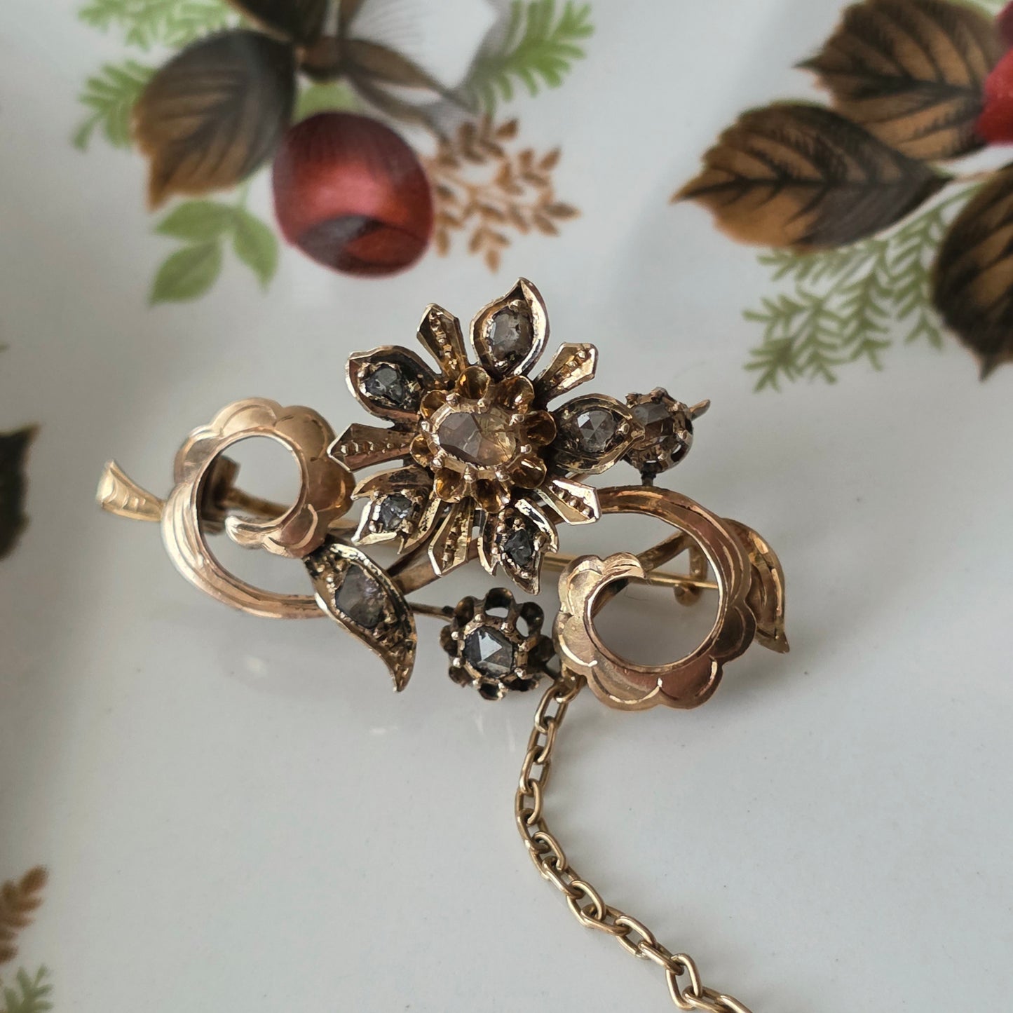 Antieke 14k gouden roosdiamant broche bloemtak
