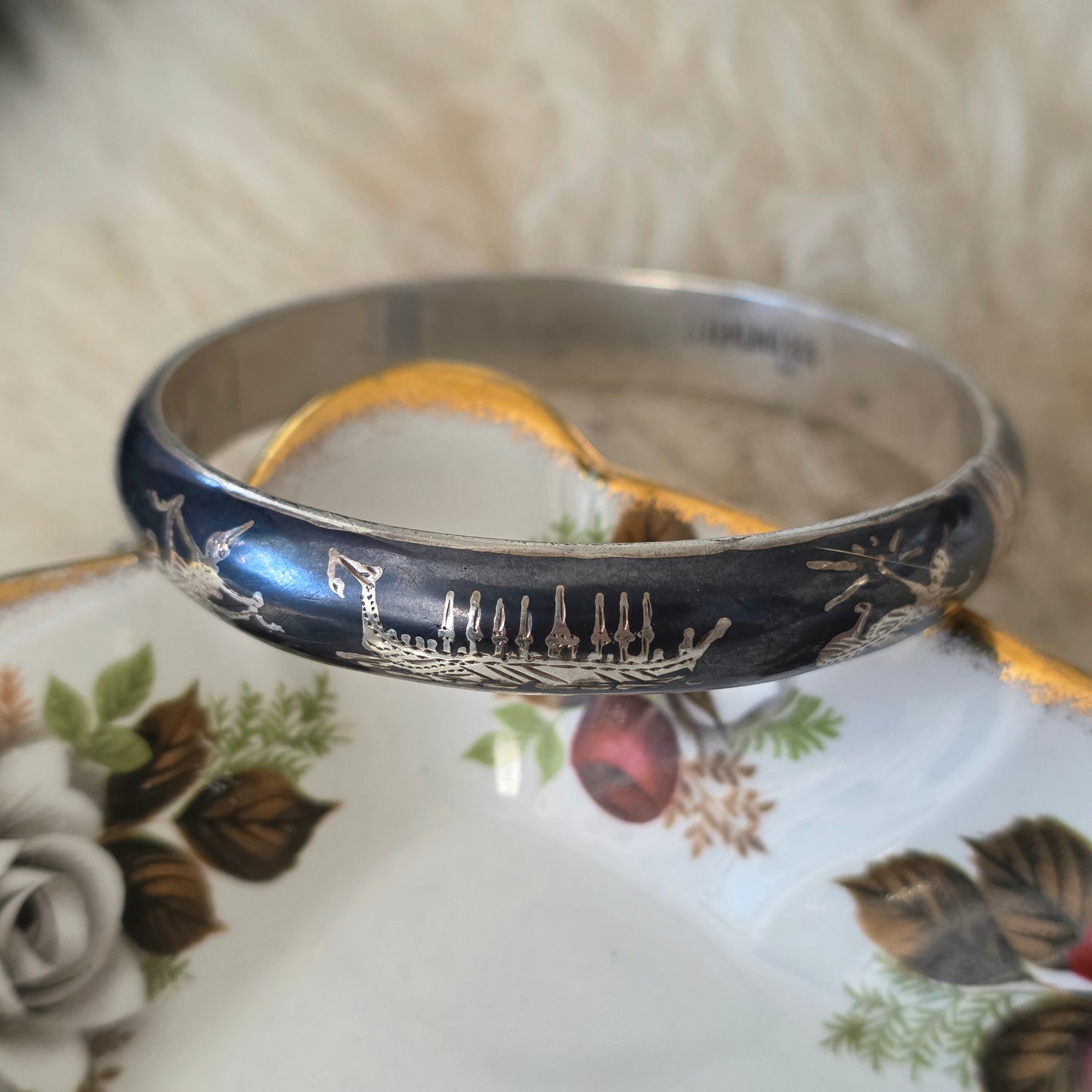 Vintage silver bangle black enamel Thai
