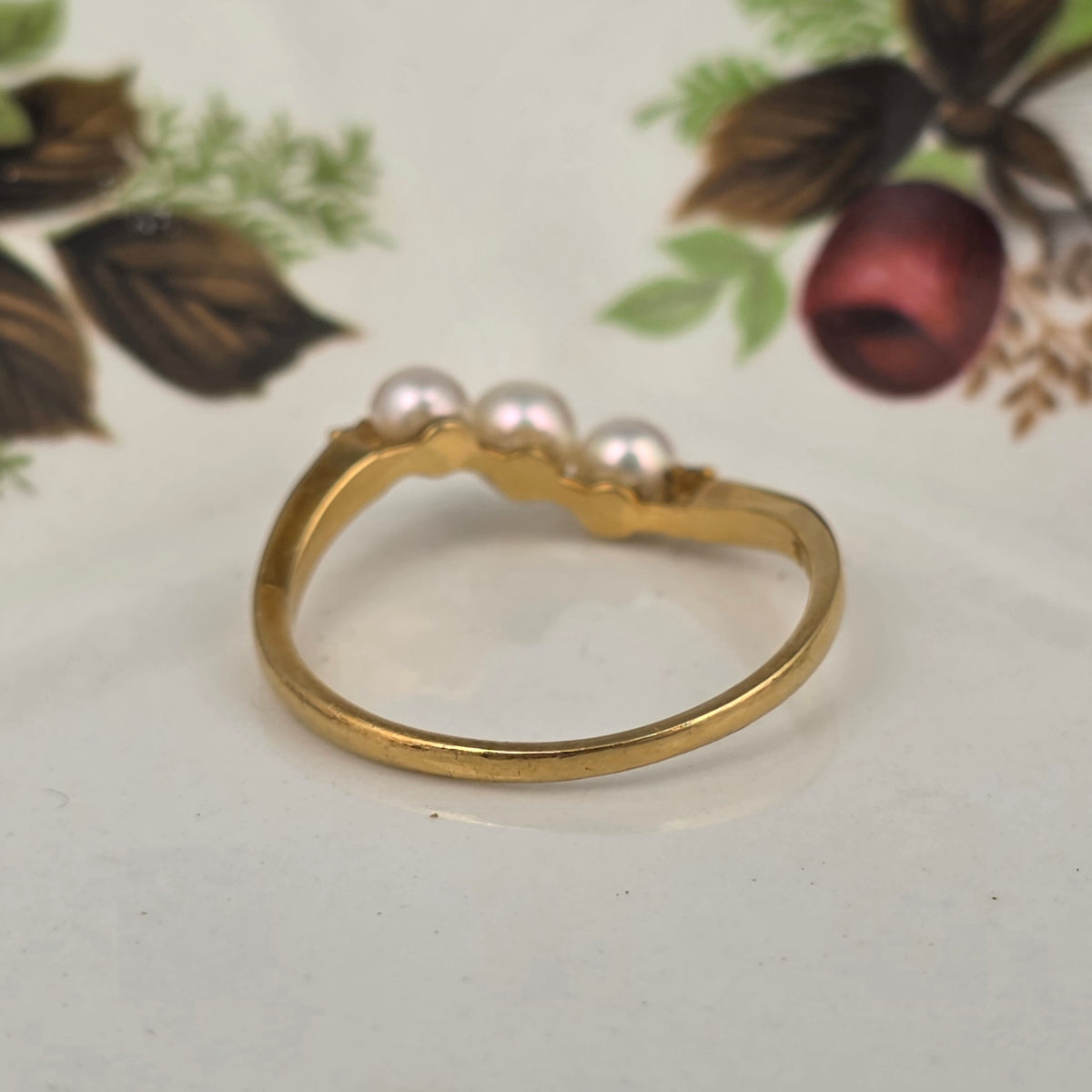 Vintage 18k gold ring with pearls and diamonds