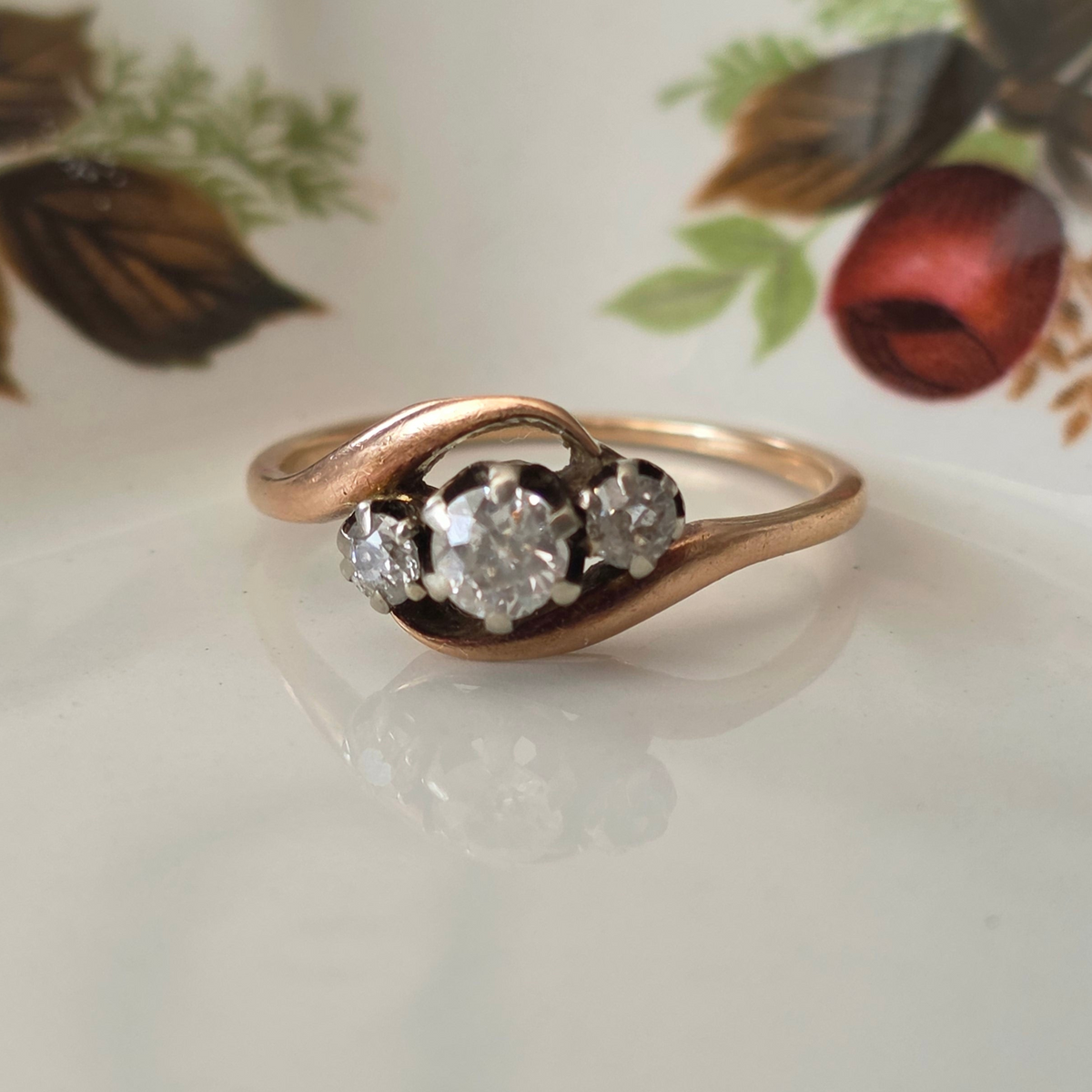 Antique 14k gold ring with 0.36ct diamonds