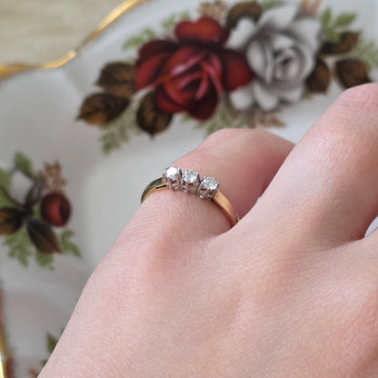 Vintage 14k gold ring with 3 diamonds 0.15 ct