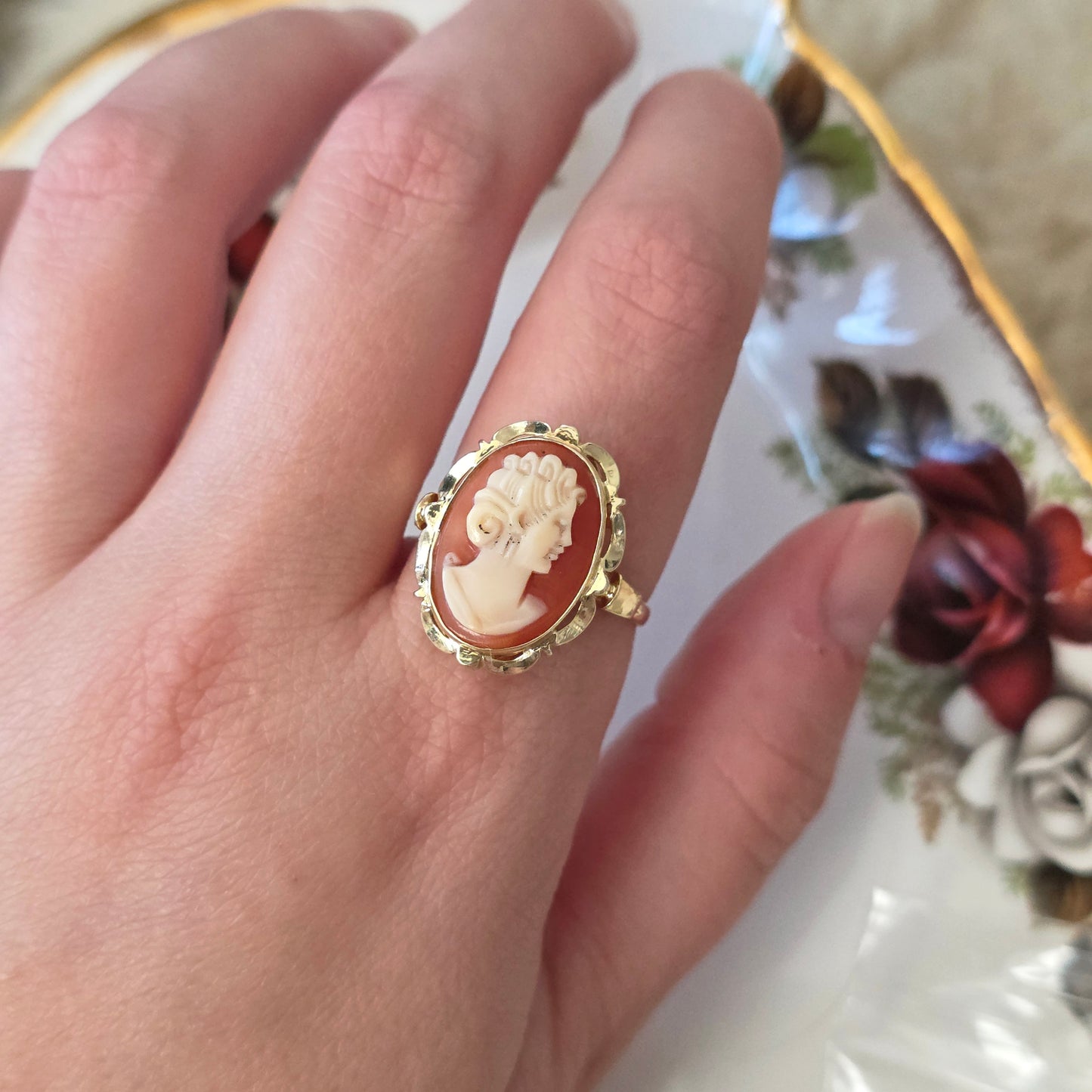 Vintage 14k gold ring with cameo