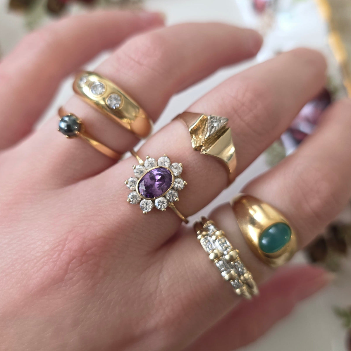 Vintage 18k gold hematite ring