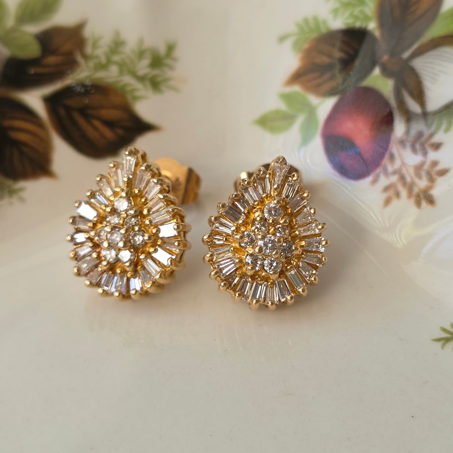 Vintage 14k gold diamond stud earrings pear