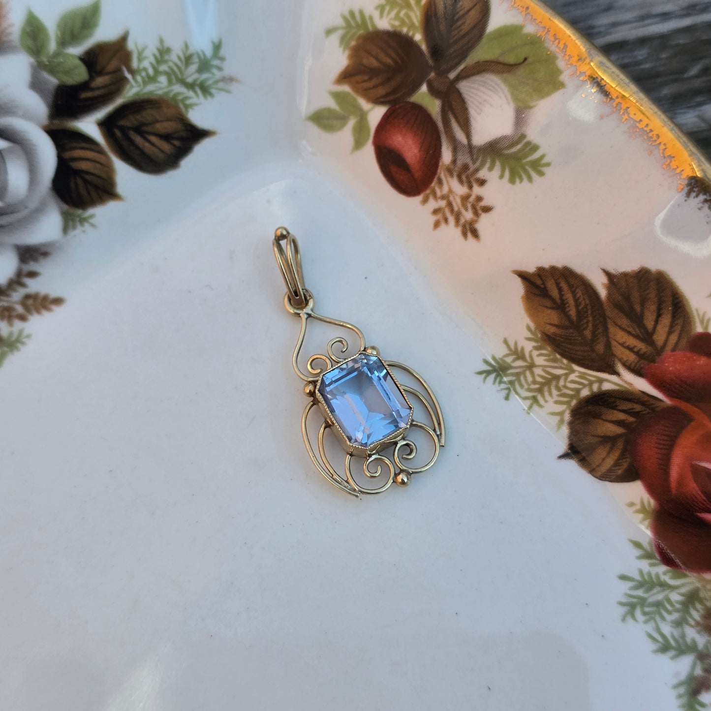 Vintage 14k gouden hanger topaas krul