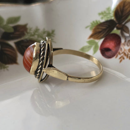 Vintage 8k ring with banded agate