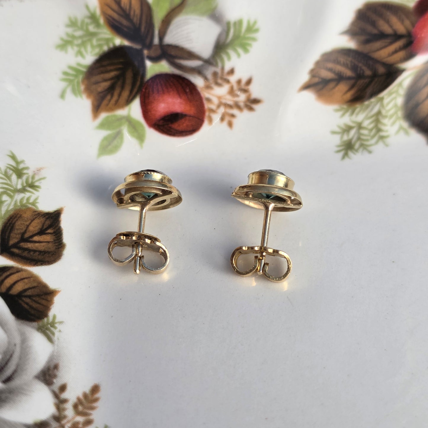 Vintage 14k gouden oorstekers groene spinel