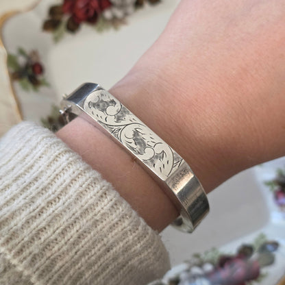 Vintage zilveren bangle gravure