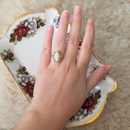 Vintage 14k gouden ring met witte opaal